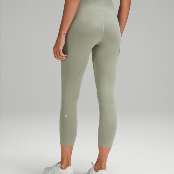 NWT Wunder Train High Rise Crop 23” - Picture 3 of 4